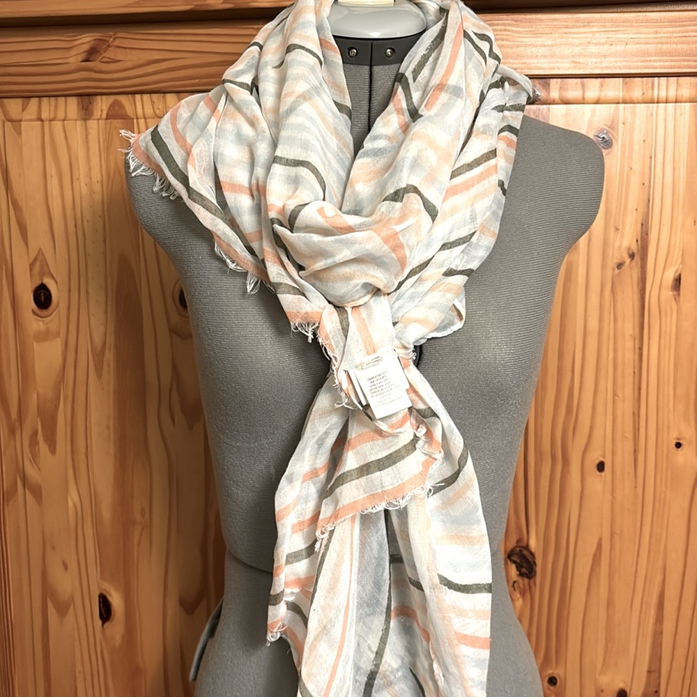 A•n•d e a w y  scarf